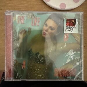 The Life of a Showgirl CD with Signed Photo
TLOAS sealed & signed Taylor swift